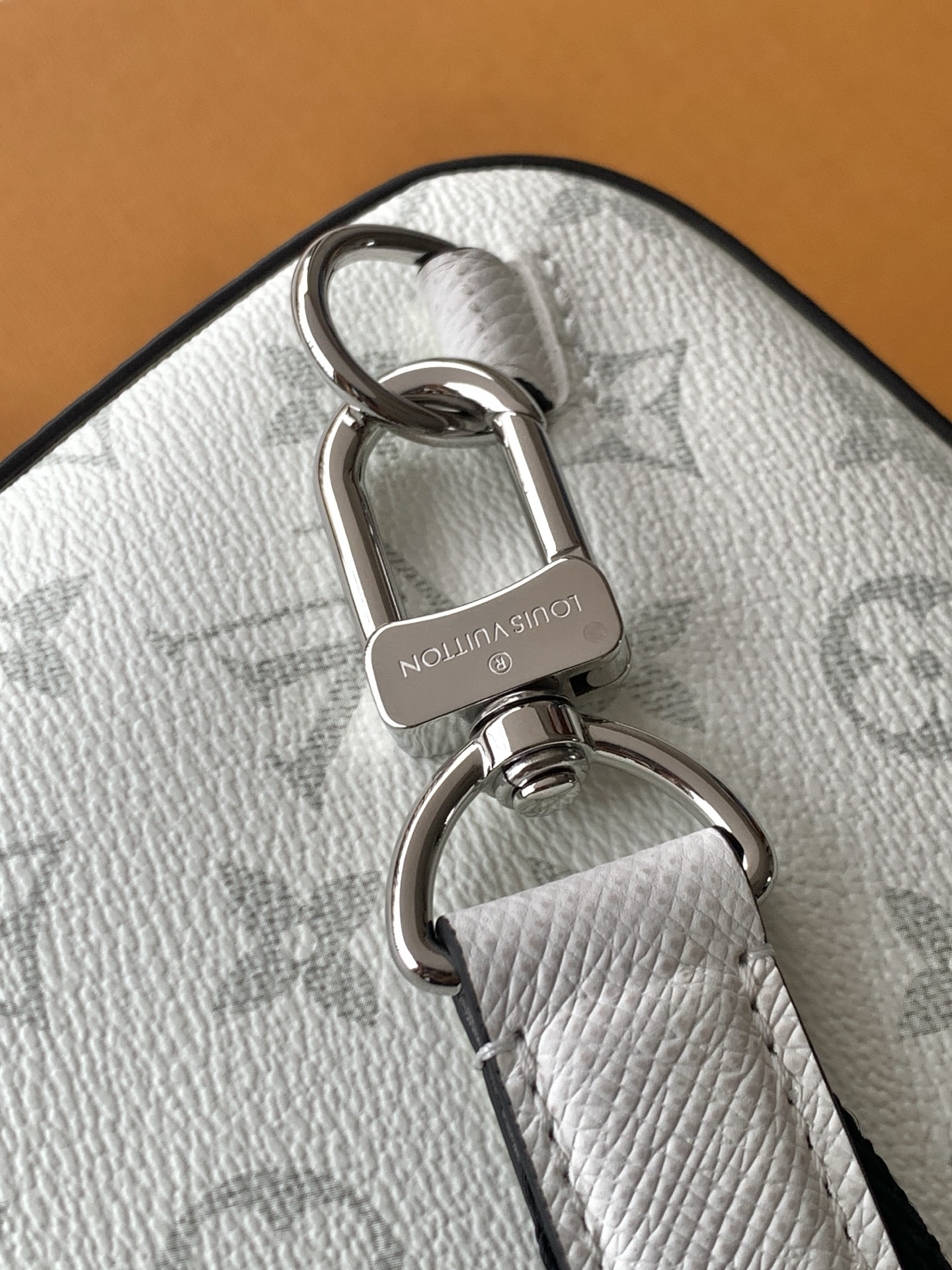 Louis Vuitton Handbag P600