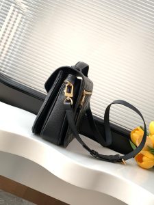 Louis Vuitton Pochette Metis Backpack M44881 in Black
