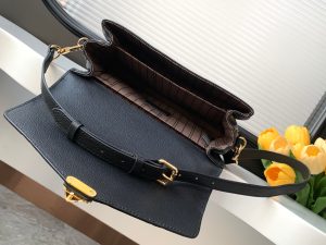 Louis Vuitton Pochette Metis Backpack M44881 in Black