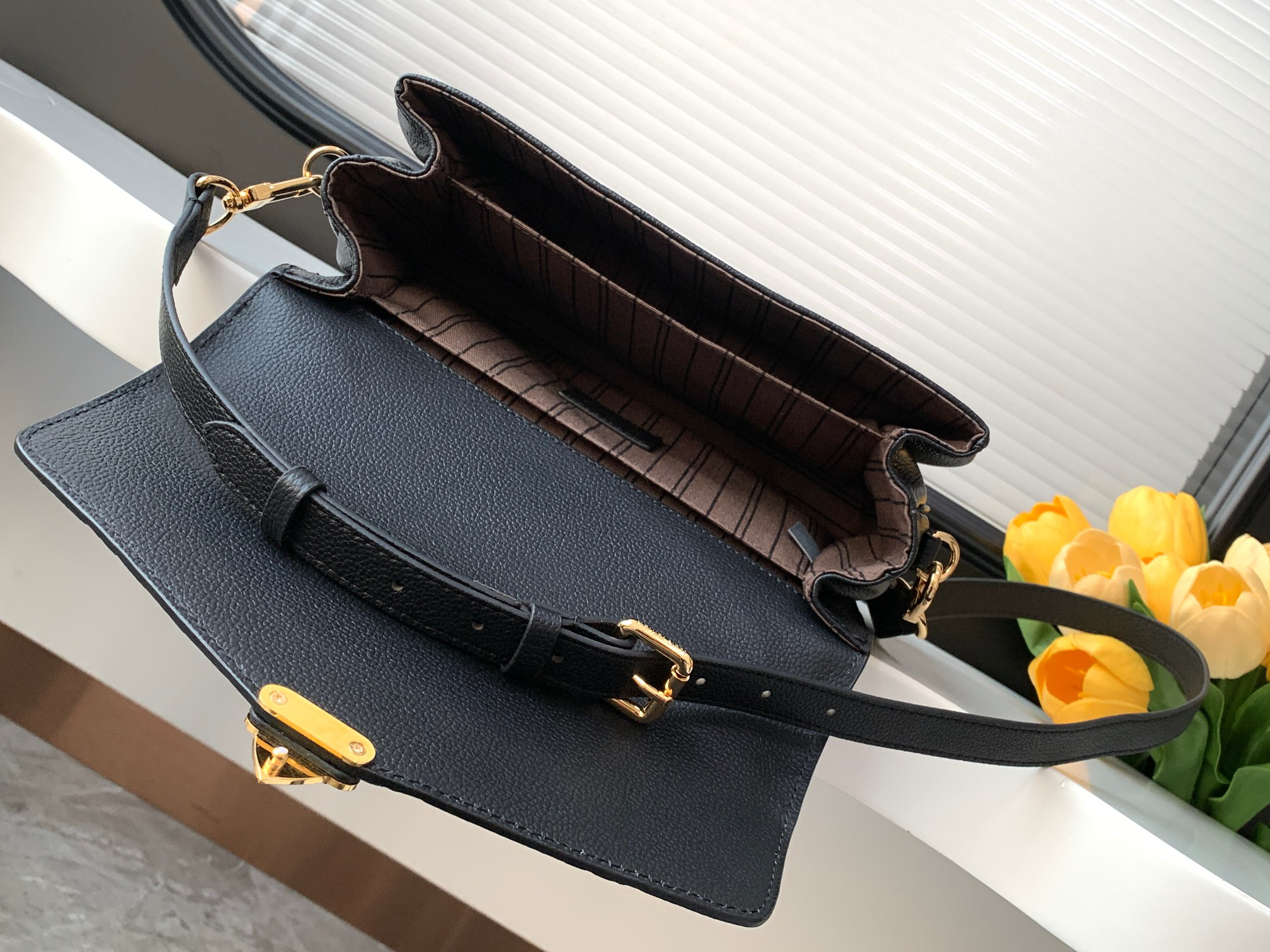 Louis Vuitton Pochette Metis Backpack M44881 in Black