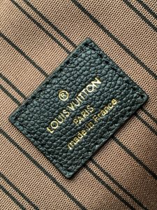 Louis Vuitton Pochette Metis Backpack M44881 in Black