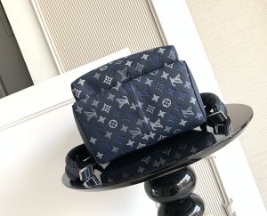 Louis Vuitton Backpack M28575