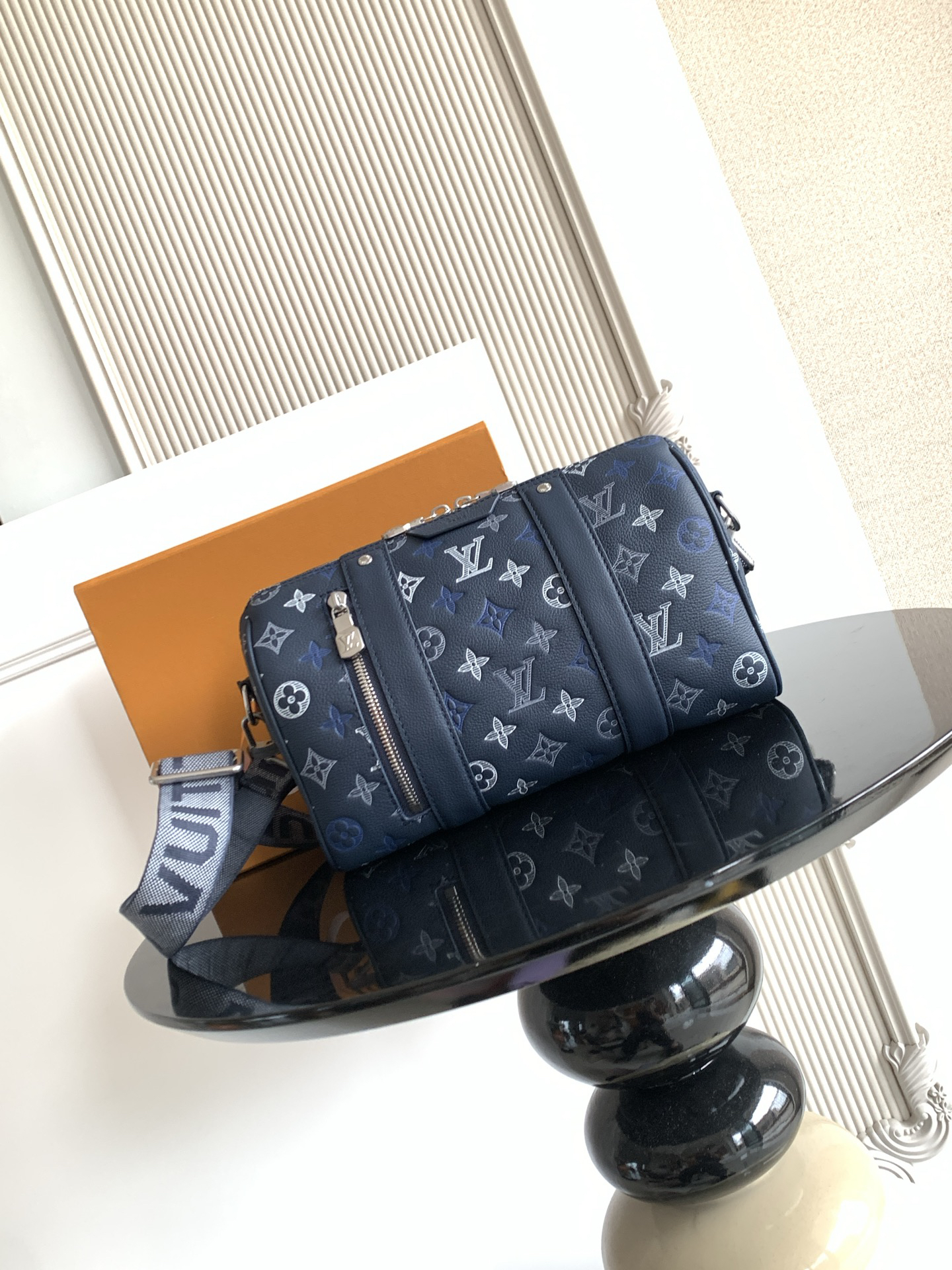 Louis Vuitton Handbag P780