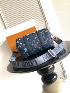 Louis Vuitton Handbag P780
