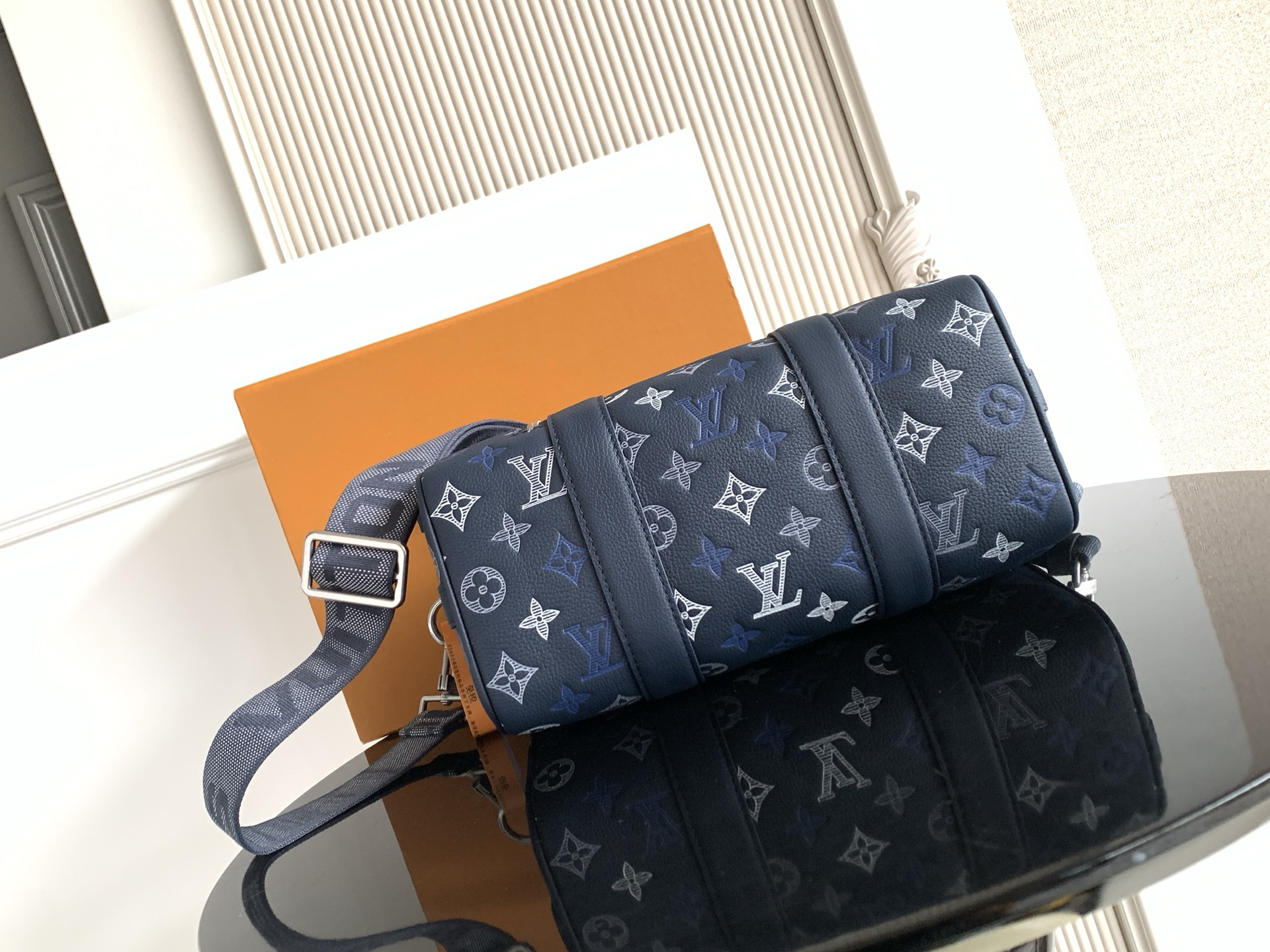 Louis Vuitton Handbag P780