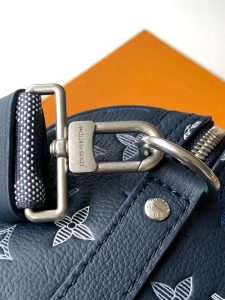 Louis Vuitton Handbag P780