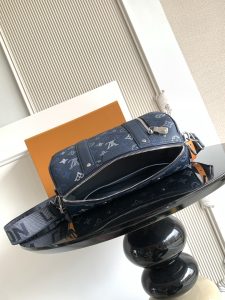 Louis Vuitton Handbag P780