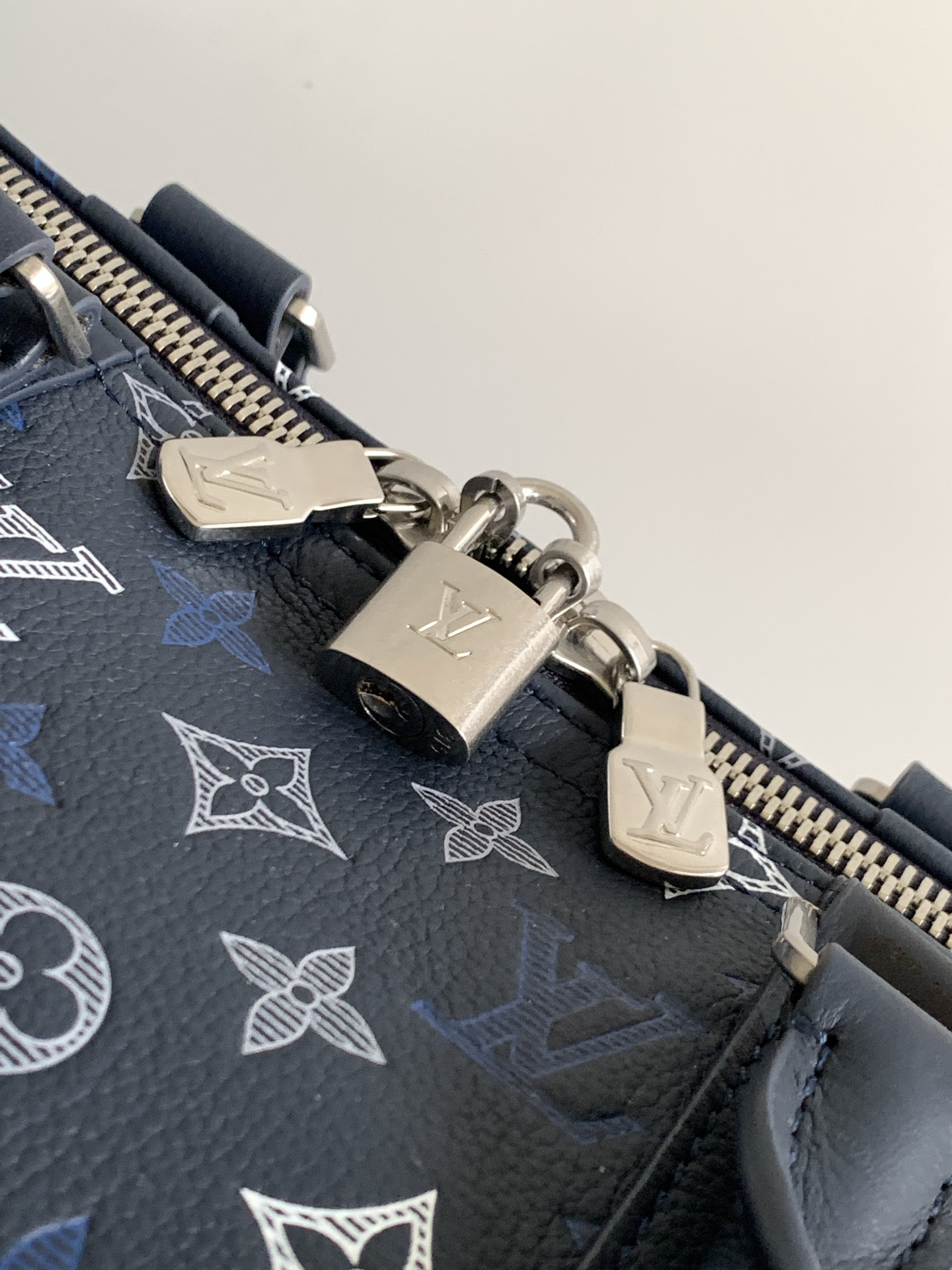 Louis Vuitton Handbag M28836