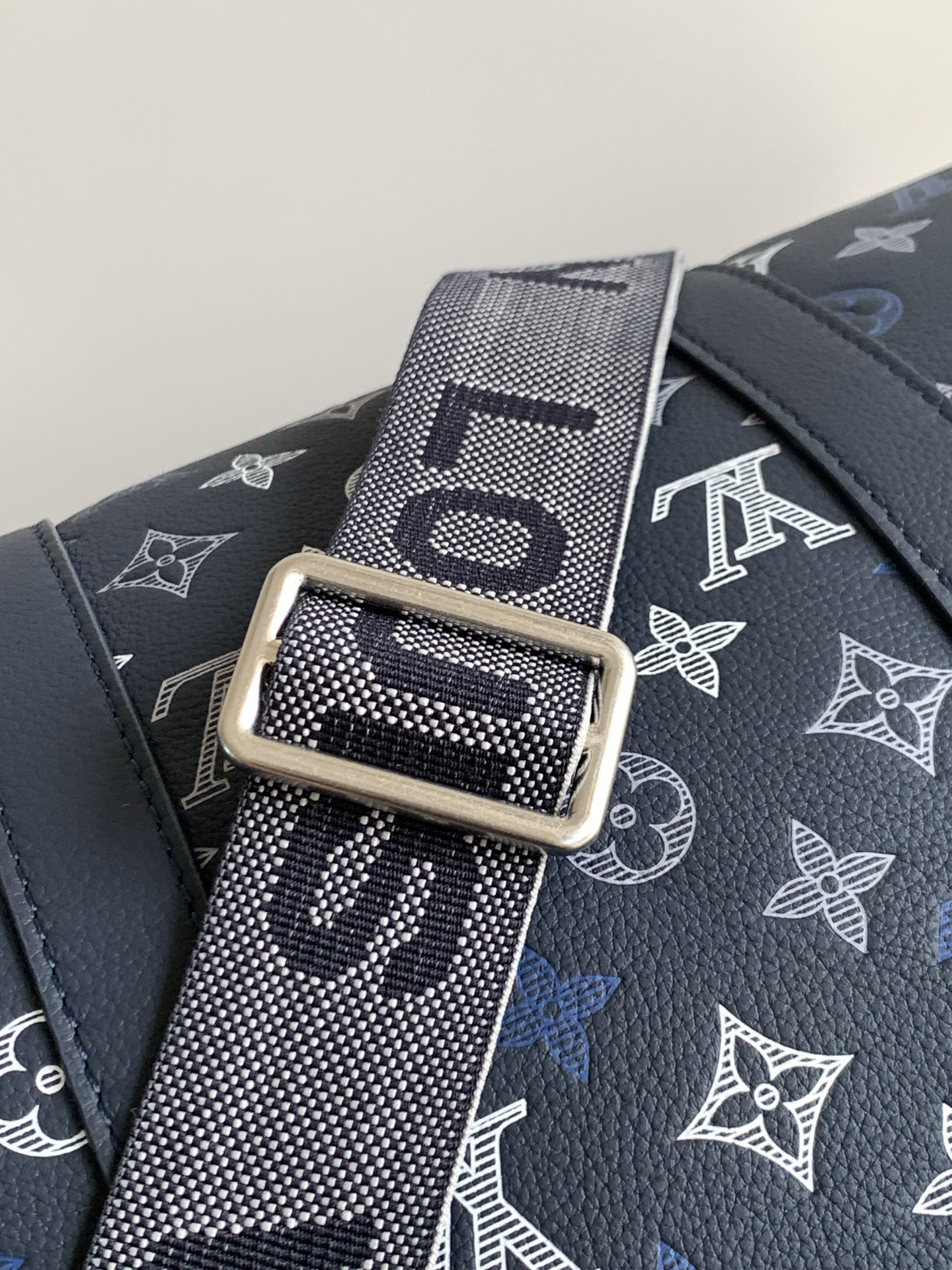 Louis Vuitton Handbag M28836