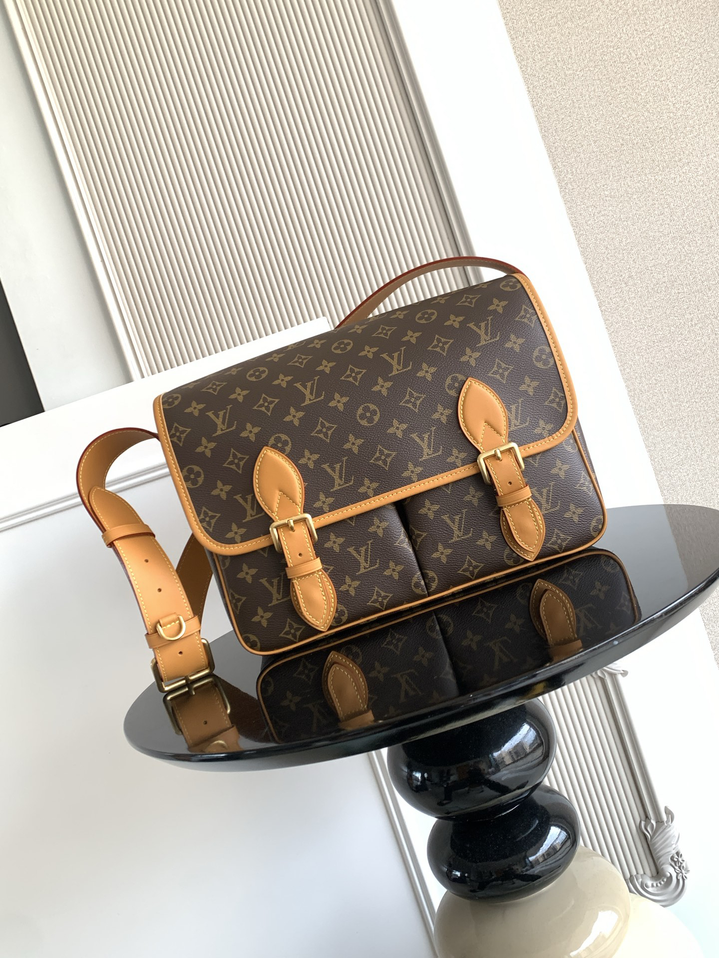 Louis Vuitton Handbag P730