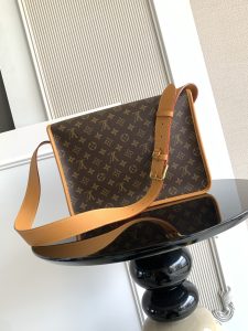 Louis Vuitton Handbag P730
