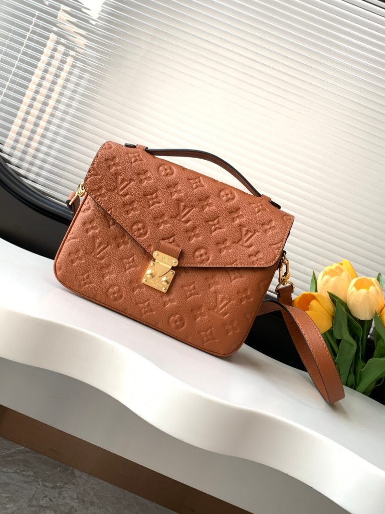 Louis Vuitton Pochette Metis Backpack M44881 in Black