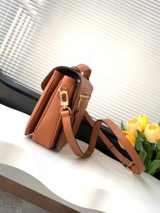 Louis Vuitton Pochette Metis Backpack M44881 in Black