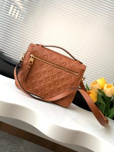 Louis Vuitton Pochette Metis Backpack M44881 in Black