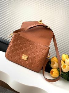 Louis Vuitton Pochette Metis Backpack M44881 in Black
