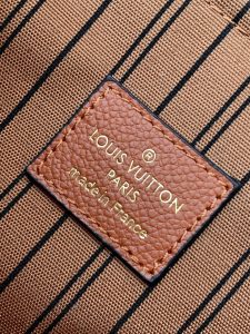 Louis Vuitton Pochette Metis Backpack M44881 in Black