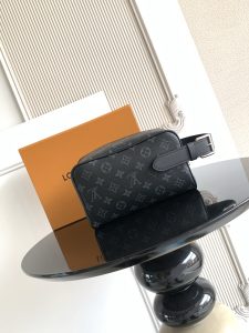 Louis Vuitton Handbag P450