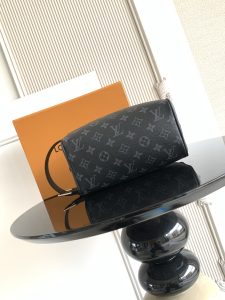 Louis Vuitton Handbag P450