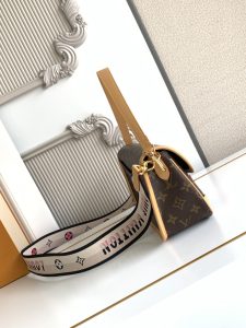 Louis Vuitton Handbag M45985