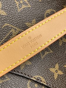 Louis Vuitton Handbag M45985