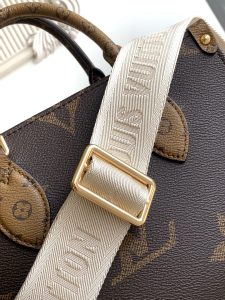 Louis Vuitton Handbag M46373