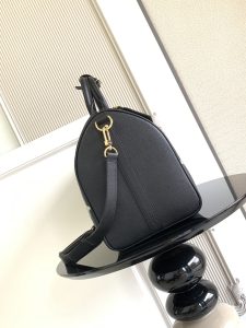 Louis Vuitton Handbag M46670