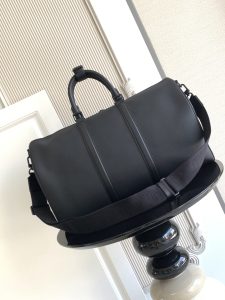 Louis Vuitton Handbag M21420