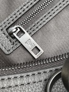Louis Vuitton Handbag M21420