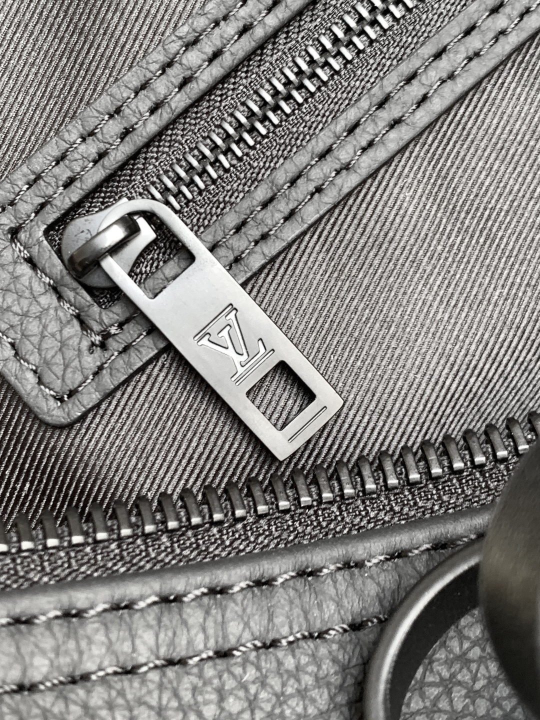 Louis Vuitton Handbag M21420