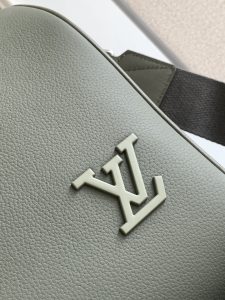 Louis Vuitton Handbag M21536