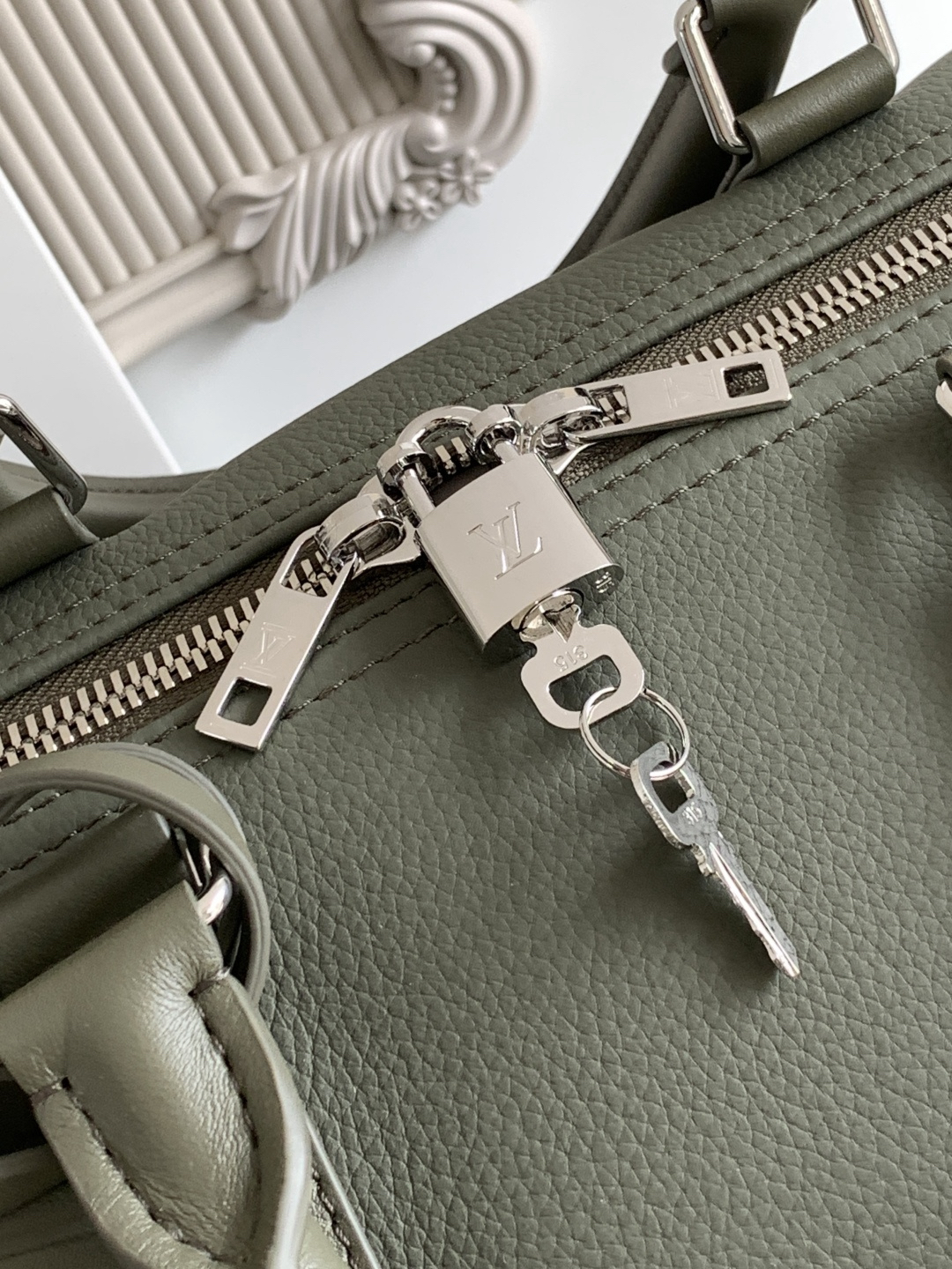 Louis Vuitton Handbag M21536