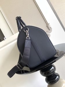 Louis Vuitton Handbag M11693