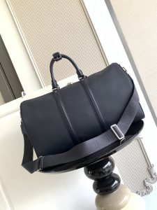 Louis Vuitton Handbag M11693