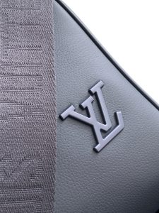 Louis Vuitton Handbag M11693