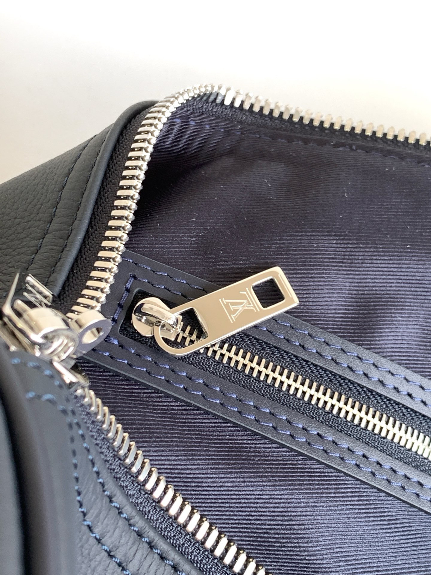 Louis Vuitton Handbag M11693