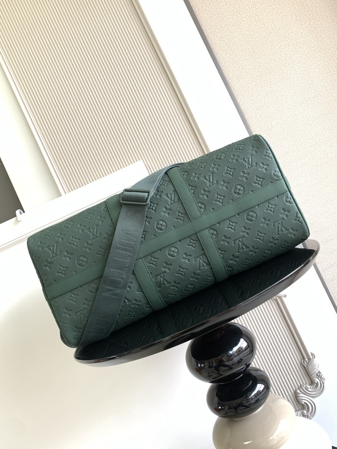 Louis Vuitton Handbag M24440
