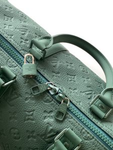 Louis Vuitton Handbag M24440