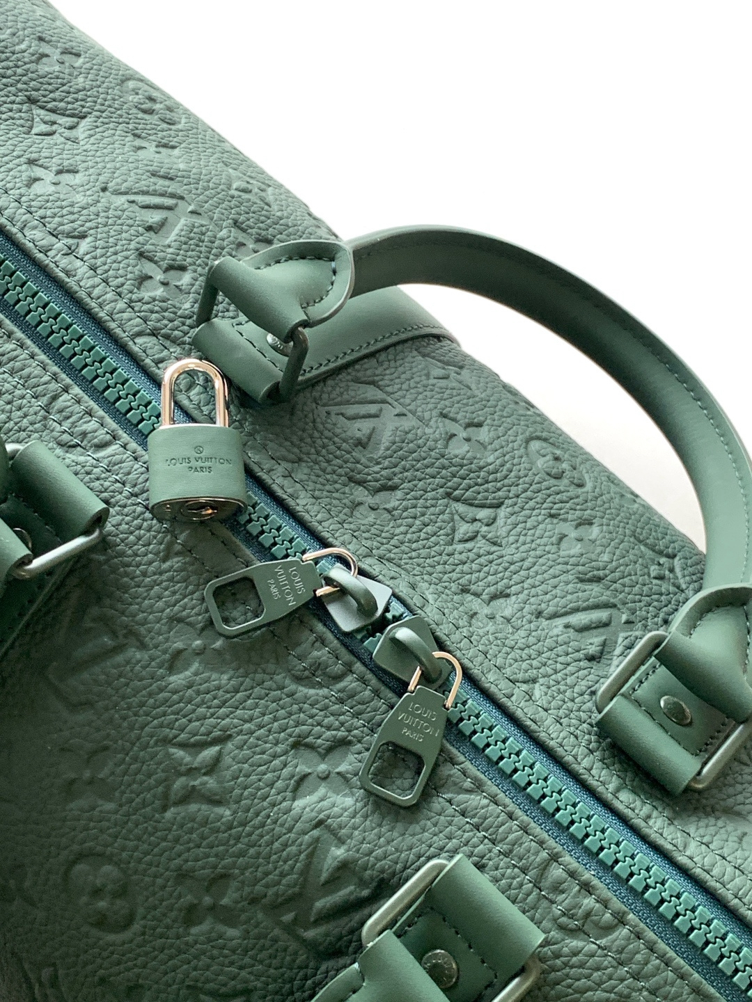 Louis Vuitton Handbag M24440