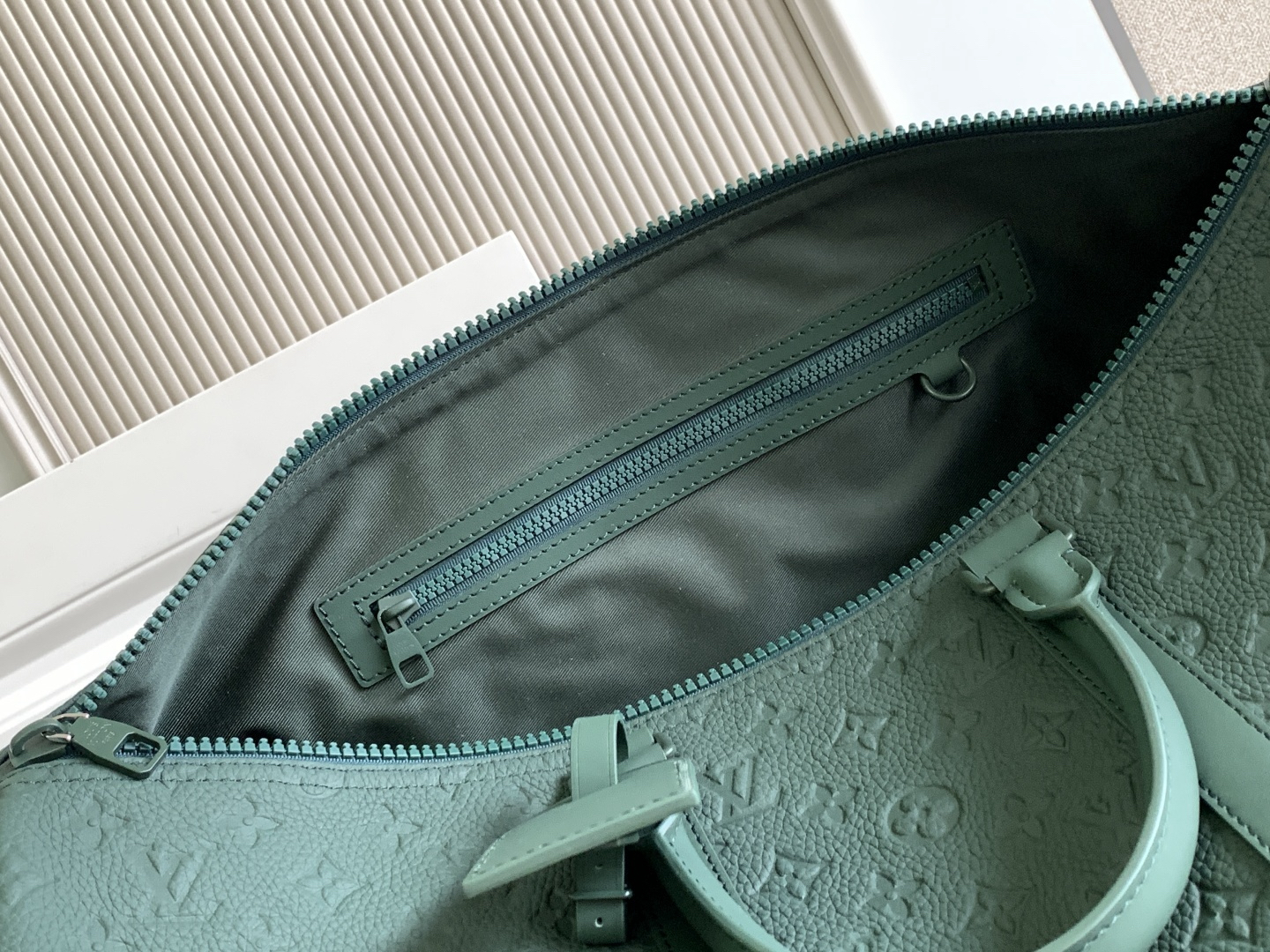 Louis Vuitton Handbag M24440