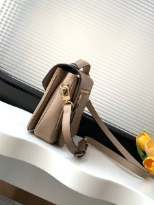 Louis Vuitton Pochette Metis Backpack M44881 in Black
