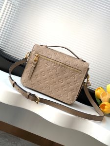 Louis Vuitton Pochette Metis Backpack M44881 in Black