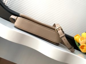 Louis Vuitton Pochette Metis Backpack M44881 in Black