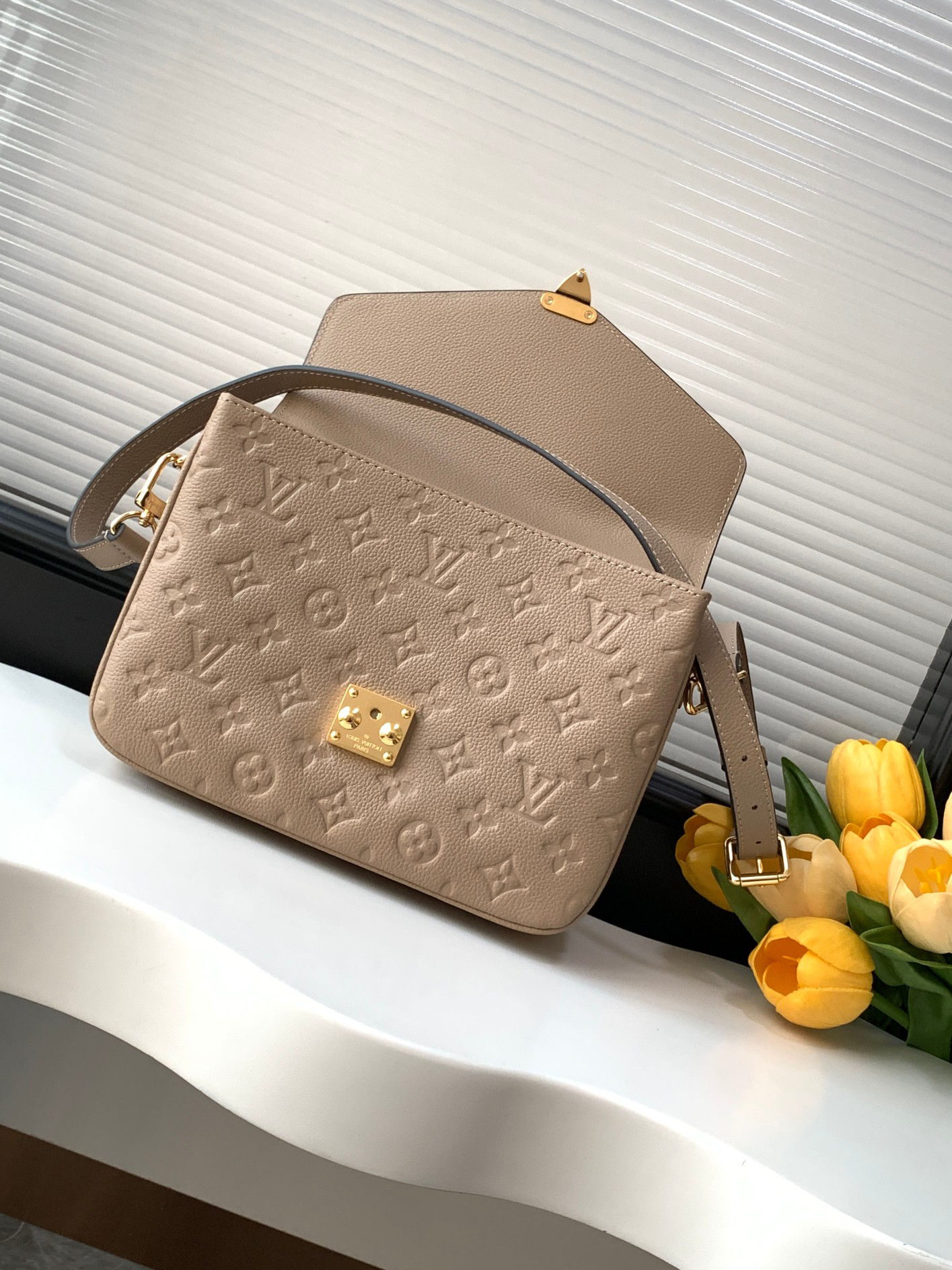Louis Vuitton Pochette Metis Backpack M44881 in Black
