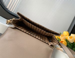 Louis Vuitton Pochette Metis Backpack M44881 in Black