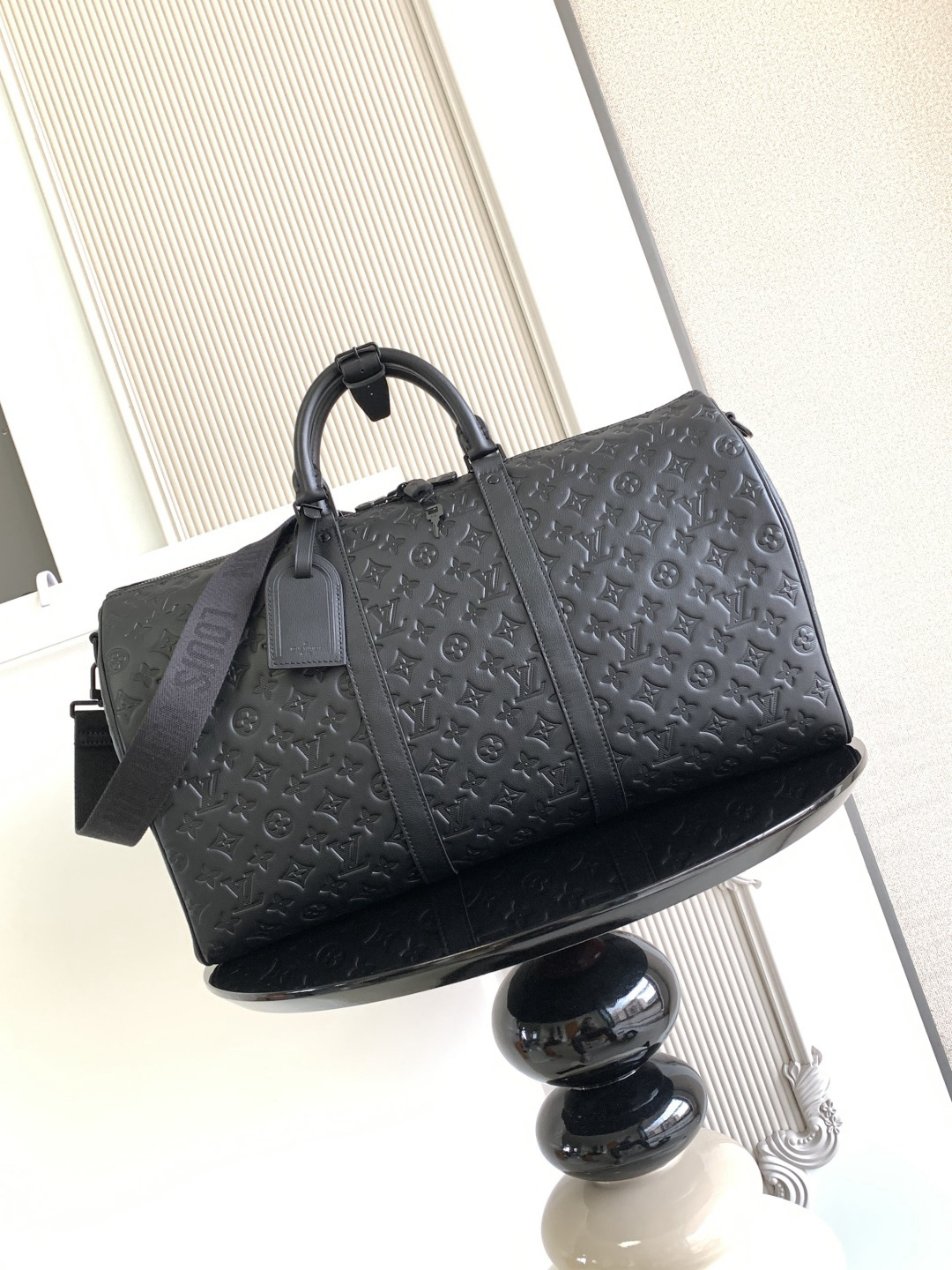 Louis Vuitton Handbag M44810