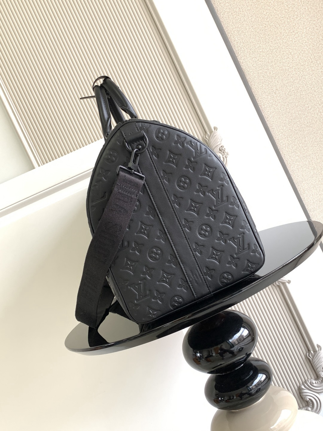 Louis Vuitton Handbag M44810