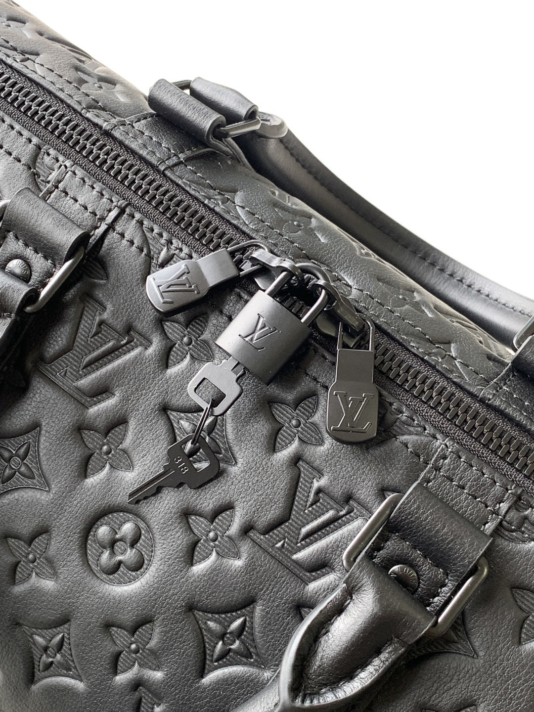 Louis Vuitton Handbag M44810