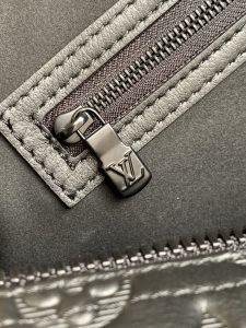 Louis Vuitton Handbag M44810
