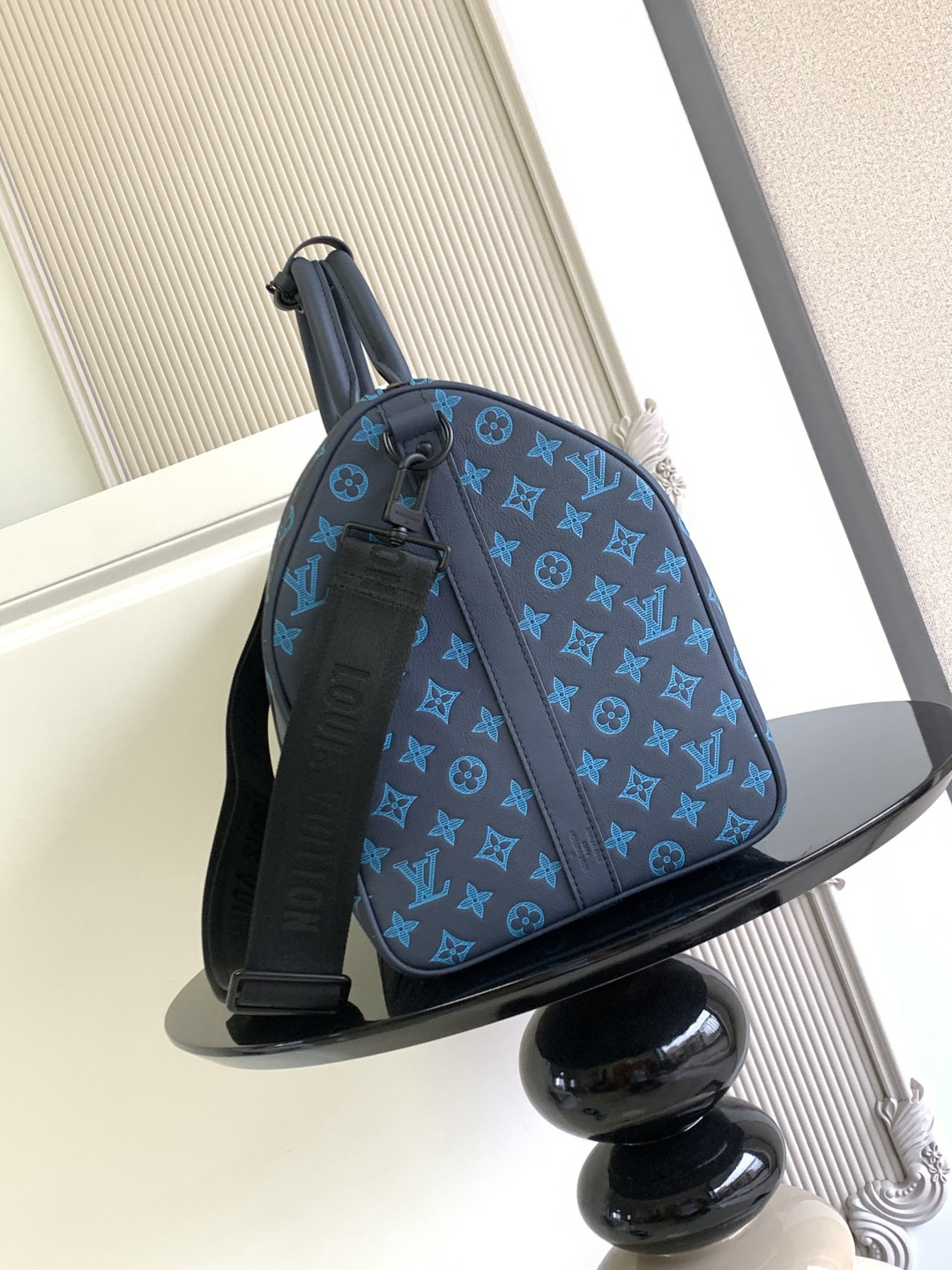 Louis Vuitton Handbag M46593