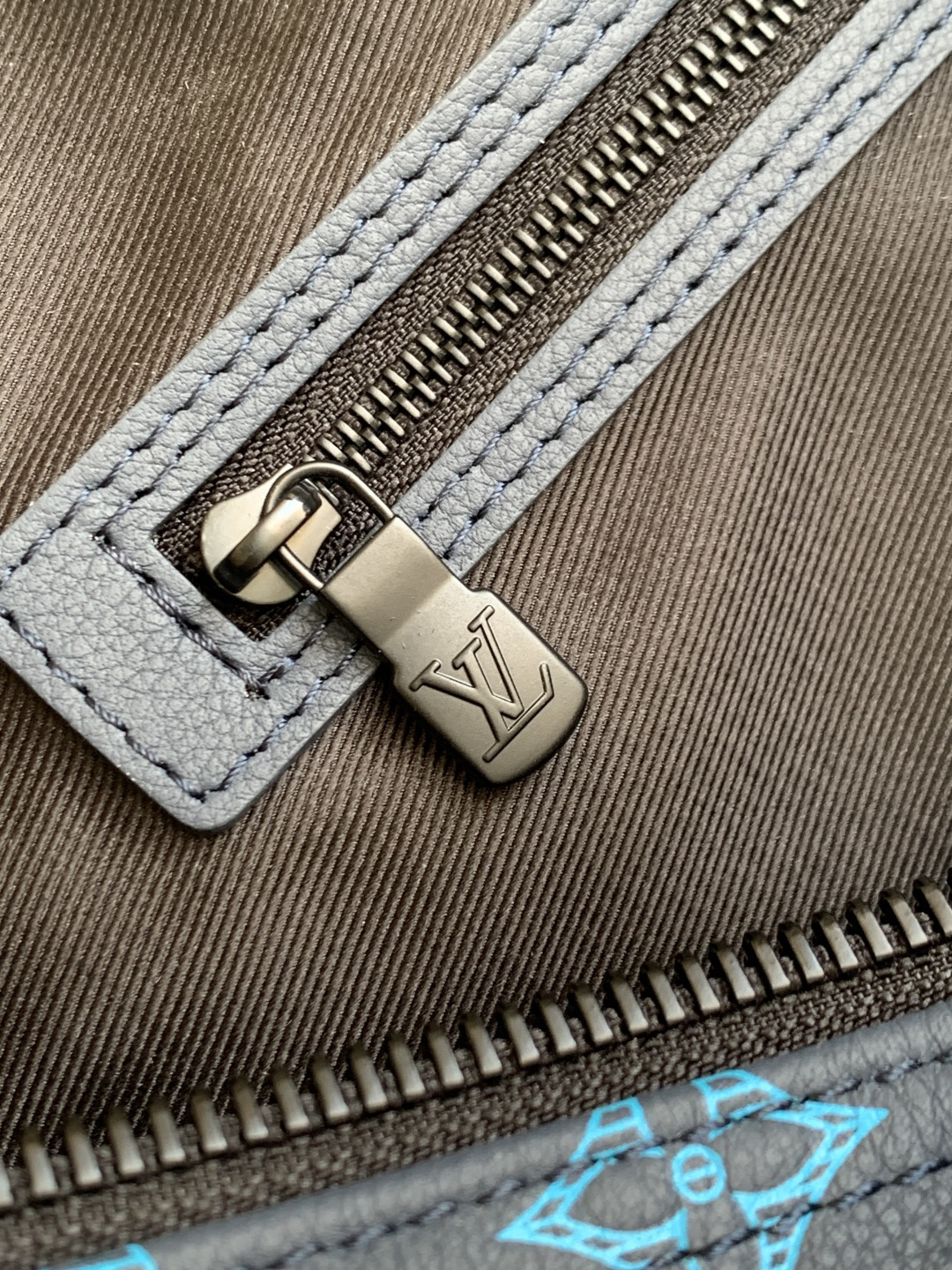 Louis Vuitton Handbag M46593